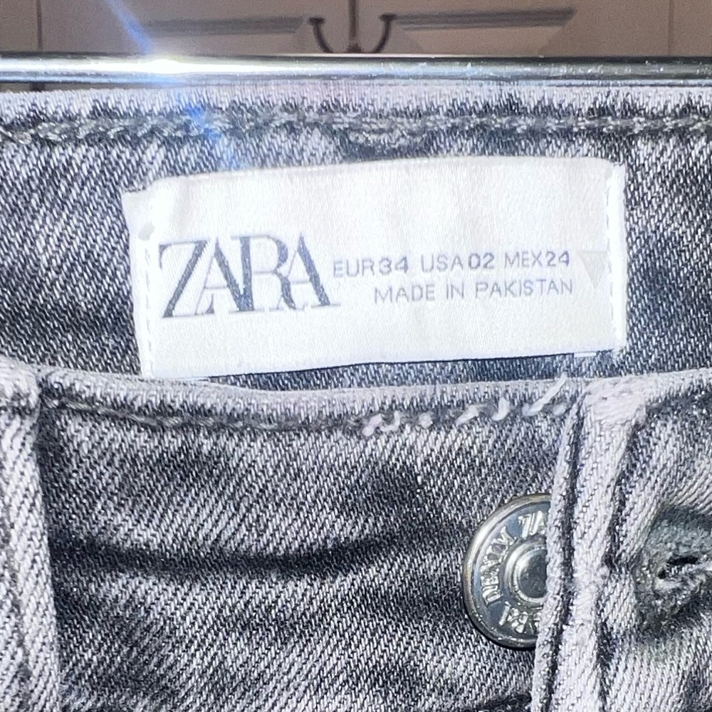 Zara Women’s Washed Black Jeans